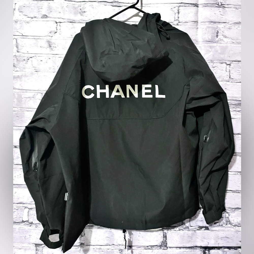 Chanel Women's Black Jacket Oversized - Picture 12 of 16